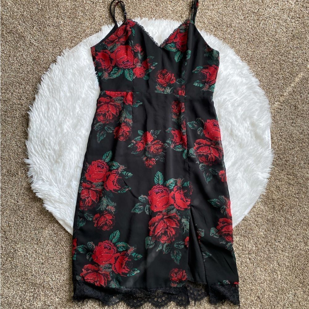 Lovers & Friends Floral Rose Mini Dress Lace Trim Women’s Medium Black Red Green